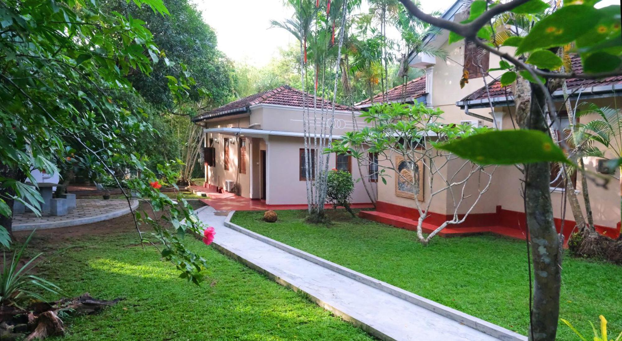 Chandra Villa Ayurveda Resort Бентота Экстерьер фото